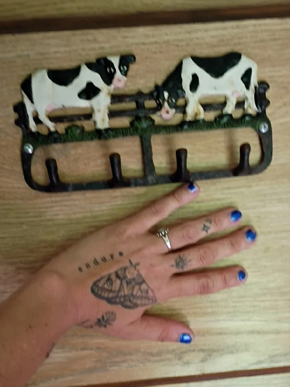 Cast Iron Cow Hook Wall Rack - White and Black Decorative Key Holder